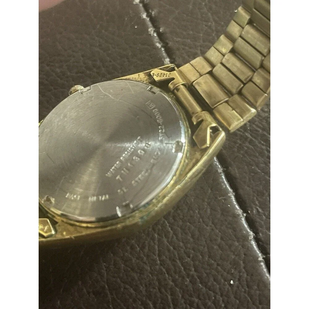 Seiko SQ Quartz 5Y22-6000 is a classic gold-tone men's dress watch 1990’s